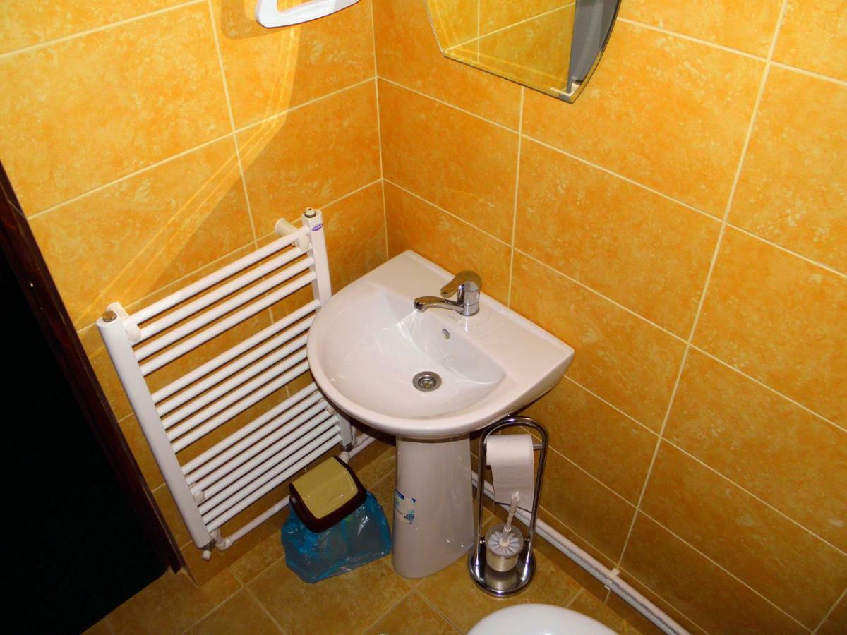 Pensiunea Platinum Târgu Jiu Quarto foto