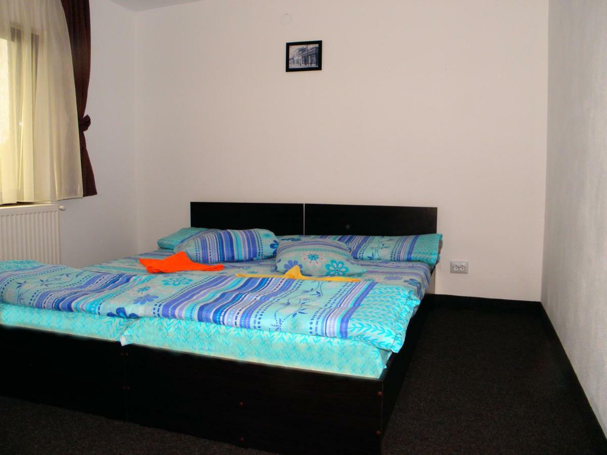 Pensiunea Platinum Târgu Jiu Quarto foto