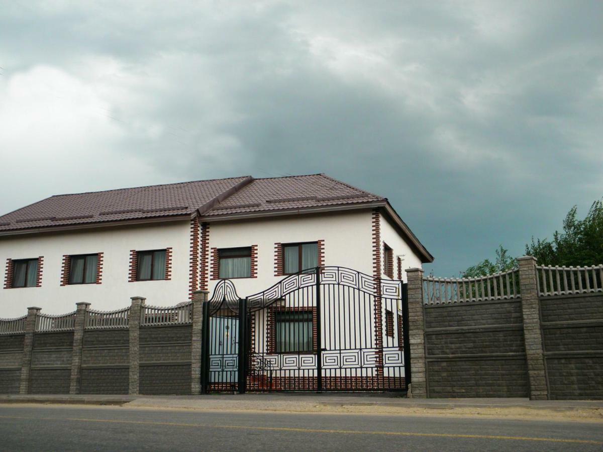 Pensiunea Platinum Târgu Jiu Exterior foto