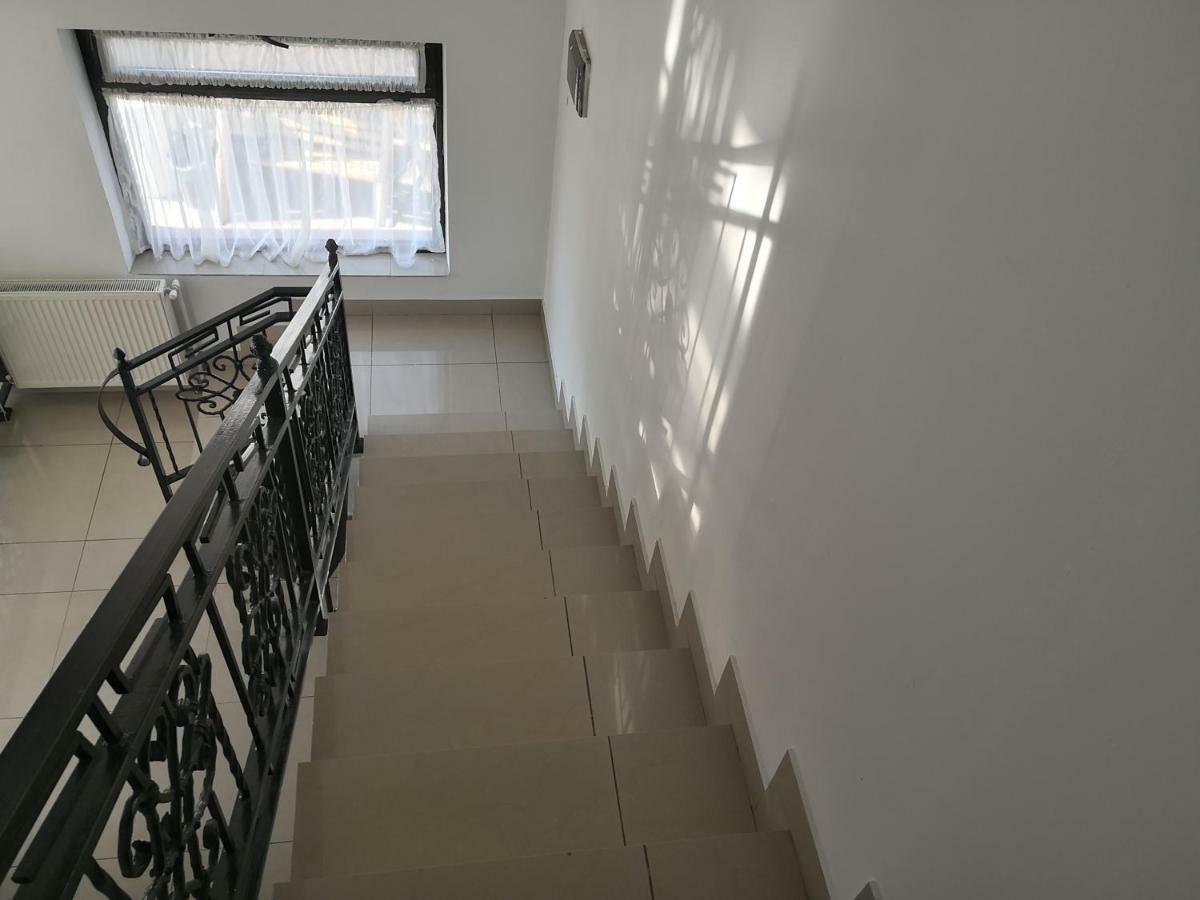 Pensiunea Platinum Târgu Jiu Exterior foto