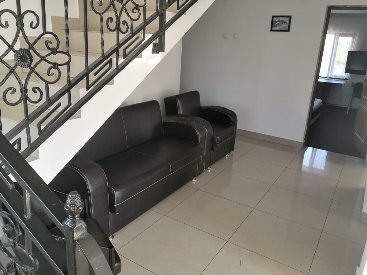 Pensiunea Platinum Târgu Jiu Exterior foto